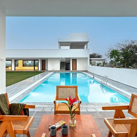 Stayvista At Aj House With Pvt Pool & Projector Set-Up Гайдарабад Екстер'єр фото